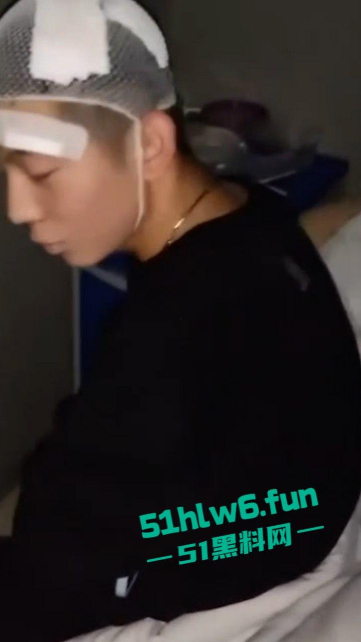 山东济宁泗水县村书记儿子【周恒】勾搭人妻【程妍妍】偷情居然在医院干这事！-4