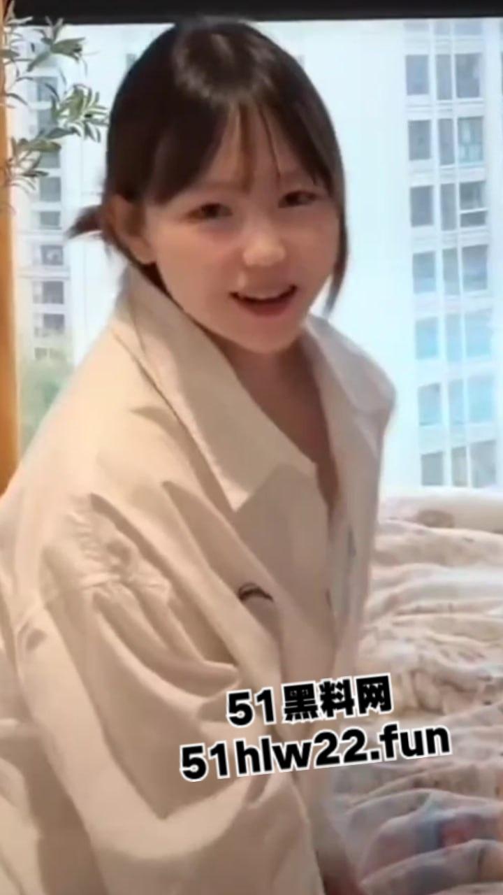 抖音清纯美少女网红【炒河粉】大尺度全裸会议直播泄密流出，外表单纯可爱实则淫荡放浪。-5